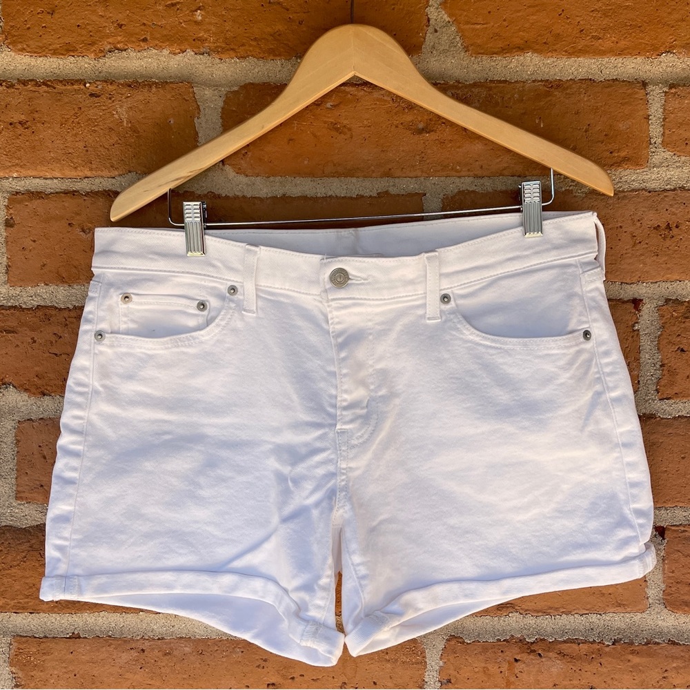 Levi’s Mid-length Cuffed Jean Shorts in White size 32